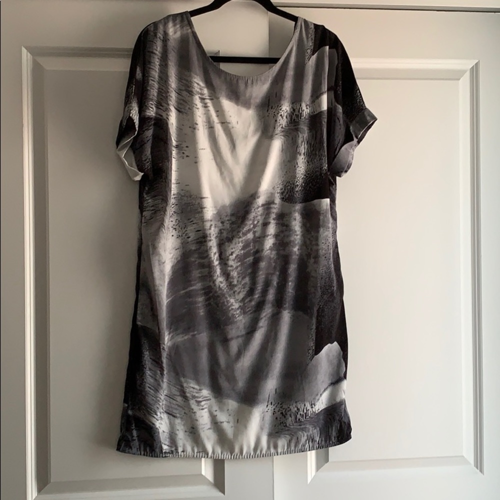 Modern, chic shift dress